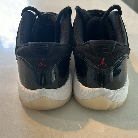 Nike Air Jordan 11 Retro - Picture 4 of 6
